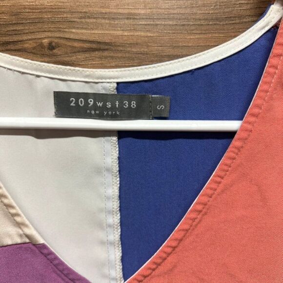 209 wst 38 New York small top - Picture 3 of 3